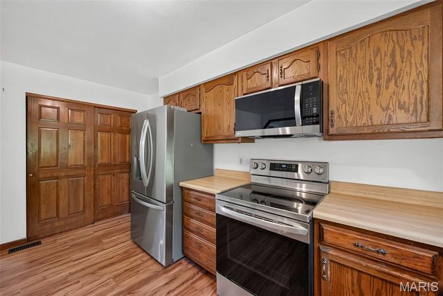 171 Hunters Pointe Drive, St Charles, MO 63304