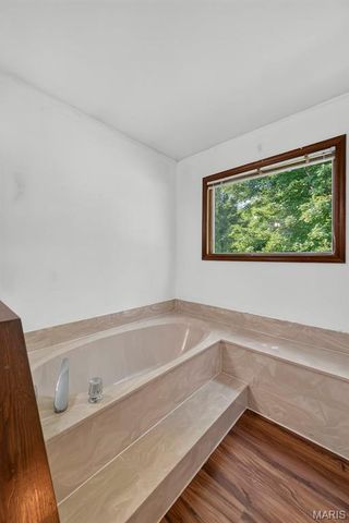 171 Hunters Pointe Drive, St Charles, MO 63304