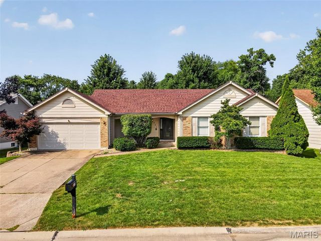171 Hunters Pointe Drive, St Charles, MO 63304