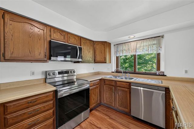 171 Hunters Pointe Drive, St Charles, MO 63304