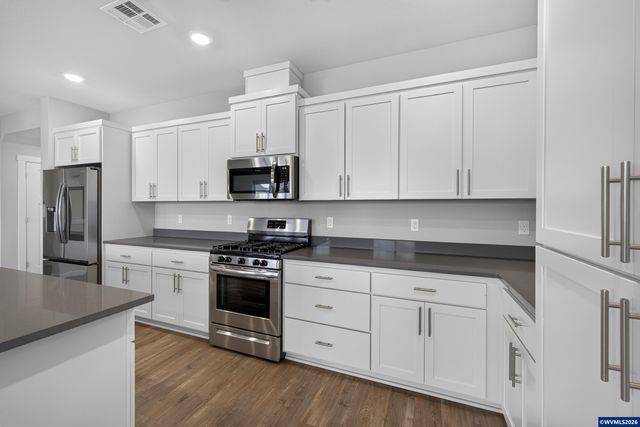 1567 Stasny Av SE, Albany, OR 97322