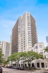 33 W Delaware Place 21A, Chicago, IL 60610