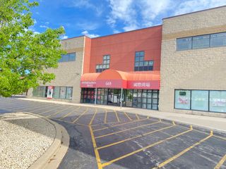 665 Pasquinelli Drive 206, Westmont, IL 60559