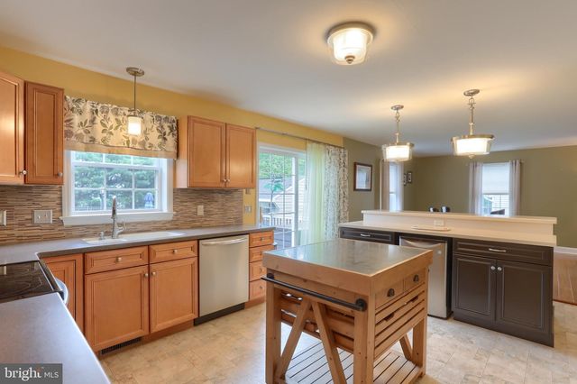 14 TOWER DR, Elizabethtown, PA 17022