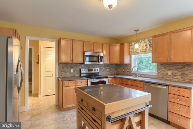 14 TOWER DR, Elizabethtown, PA 17022