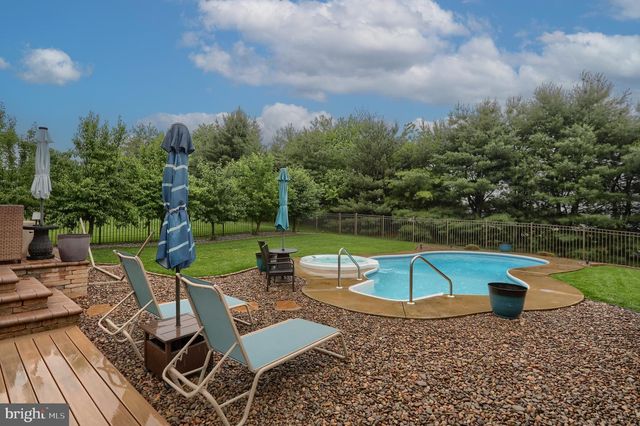 14 TOWER DR, Elizabethtown, PA 17022