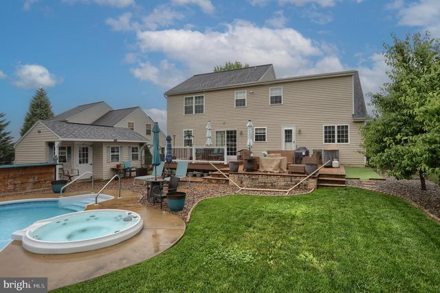 14 TOWER DR, Elizabethtown, PA 17022