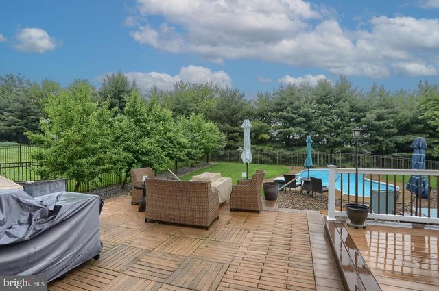14 TOWER DR, Elizabethtown, PA 17022