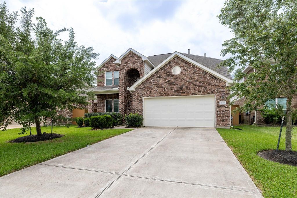 2318 N Red Slate Drive, Rosharon, TX 77583