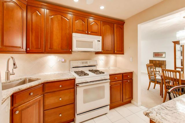 2100 Valencia Drive 203-B, Northbrook, IL 60062