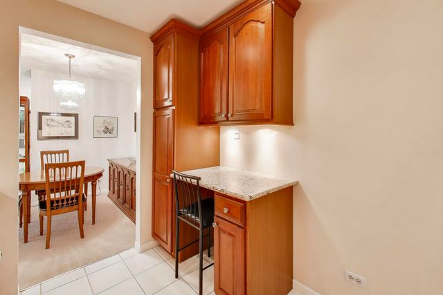 2100 Valencia Drive 203-B, Northbrook, IL 60062