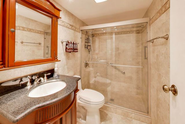 2100 Valencia Drive 203-B, Northbrook, IL 60062