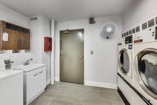 2100 Valencia Drive 203-B, Northbrook, IL 60062