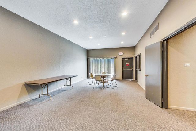 2100 Valencia Drive 203-B, Northbrook, IL 60062