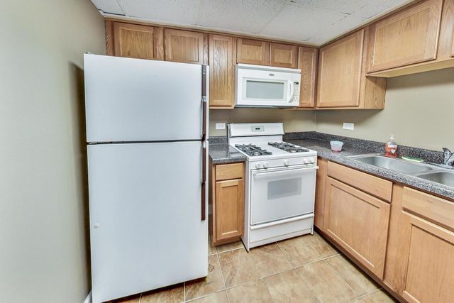 2100 Valencia Drive 203-B, Northbrook, IL 60062