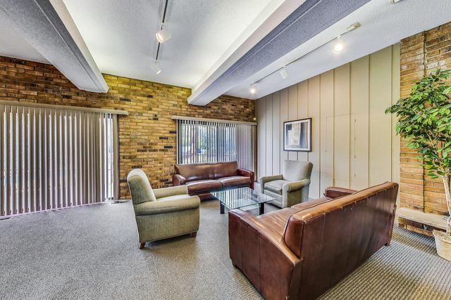 2100 Valencia Drive 203-B, Northbrook, IL 60062