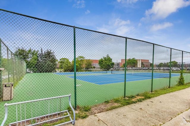 2100 Valencia Drive 203-B, Northbrook, IL 60062