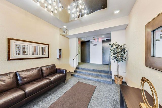 2100 Valencia Drive 203-B, Northbrook, IL 60062