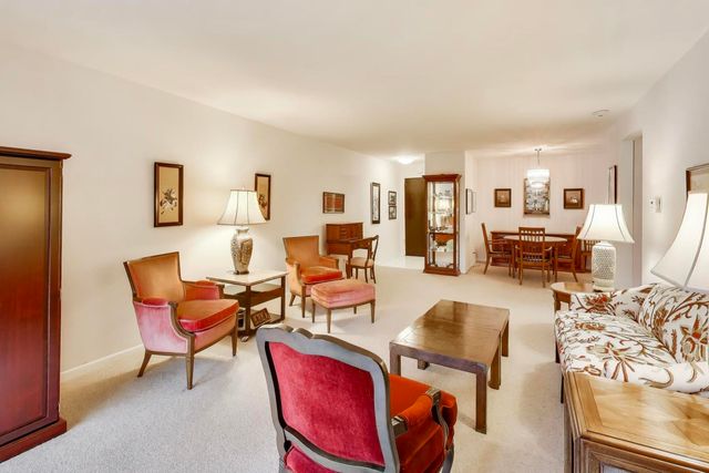 2100 Valencia Drive 203-B, Northbrook, IL 60062