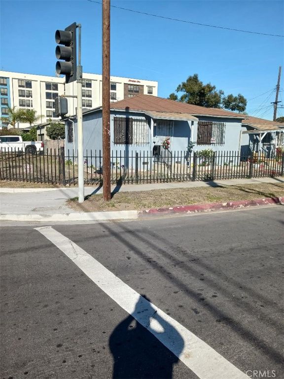 5155 5157 W 104th St, Lennox, CA 90304