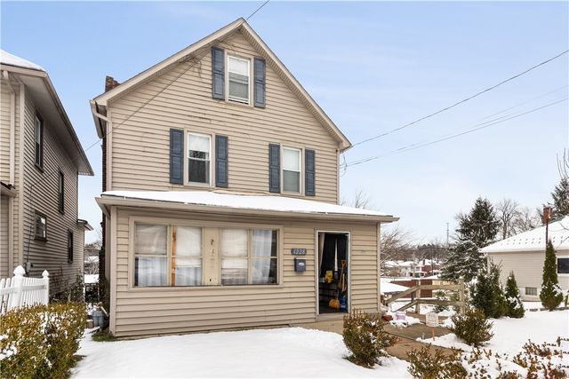 1228 Washington St, Farrell, PA 16121