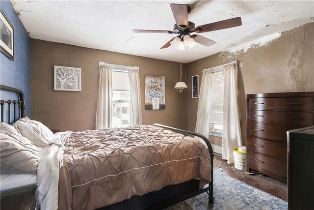 1228 Washington St, Farrell, PA 16121