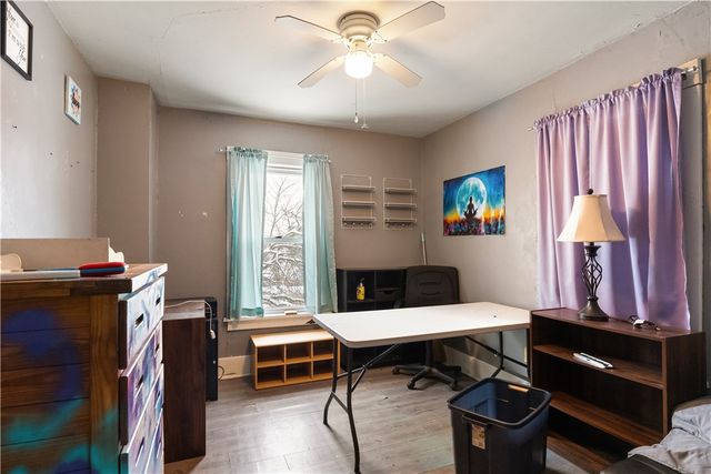 1228 Washington St, Farrell, PA 16121