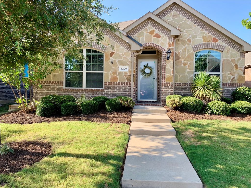 9205 Wayne Street, Cross Roads, TX 76227 — exterior