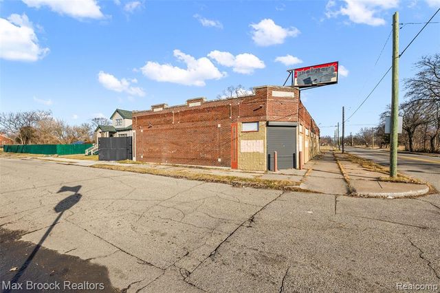 12501 Chalmers Street, Detroit, MI 48205