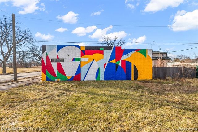 12501 Chalmers Street, Detroit, MI 48205