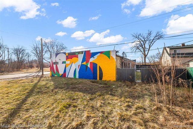 12501 Chalmers Street, Detroit, MI 48205