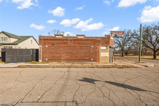 12501 Chalmers Street, Detroit, MI 48205