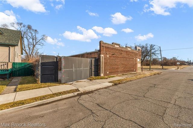 12501 Chalmers Street, Detroit, MI 48205