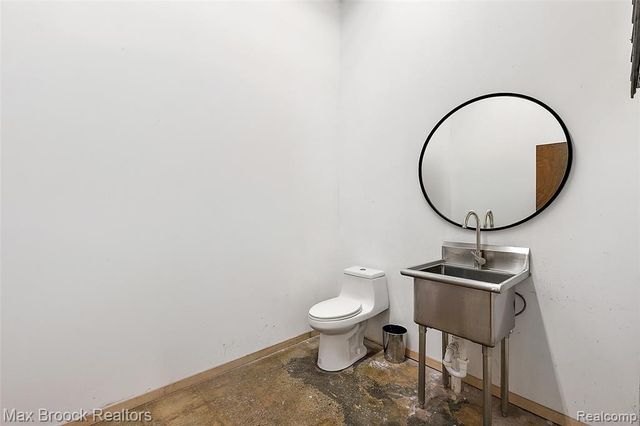 12501 Chalmers Street, Detroit, MI 48205