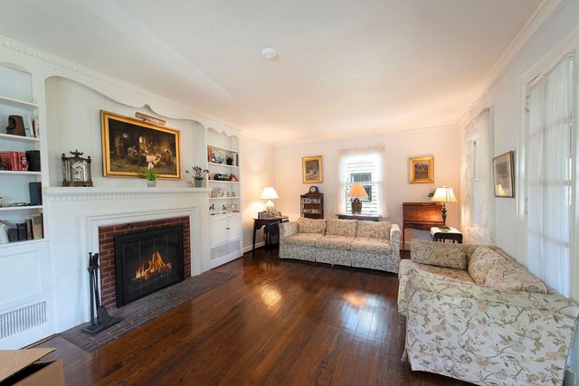 1064 Springfield Avenue, Deerfield, IL 60015