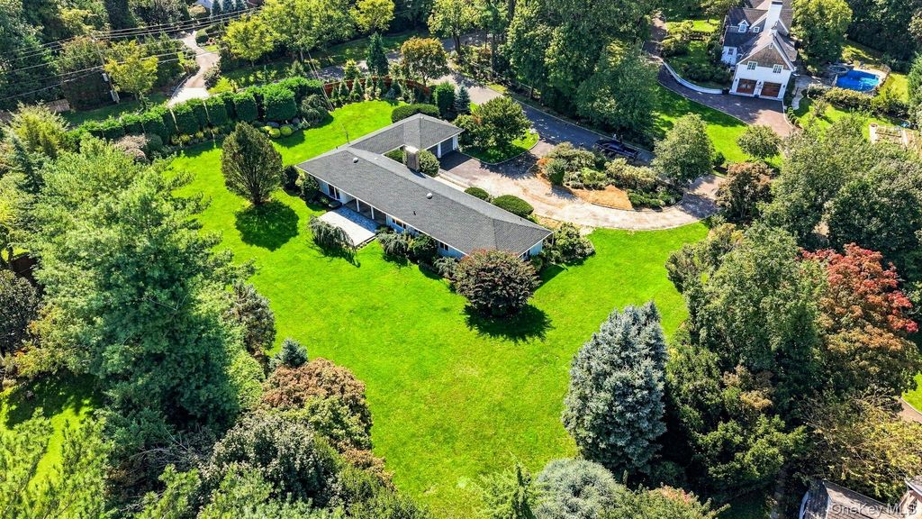 1 Cornwells Beach Road, Port Washington, NY 11050 — exterior