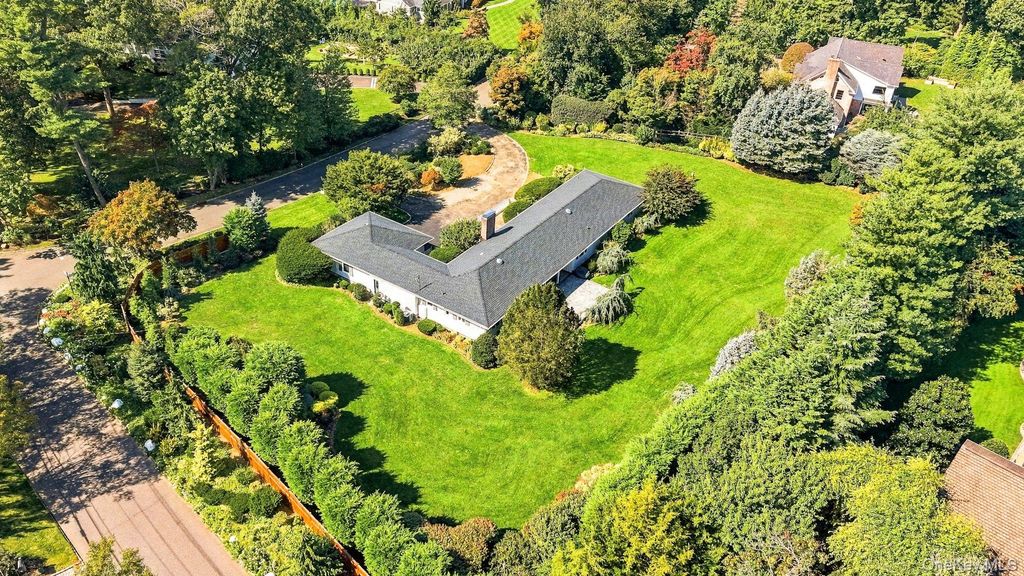 1 Cornwells Beach Road, Port Washington, NY 11050 — photo 2