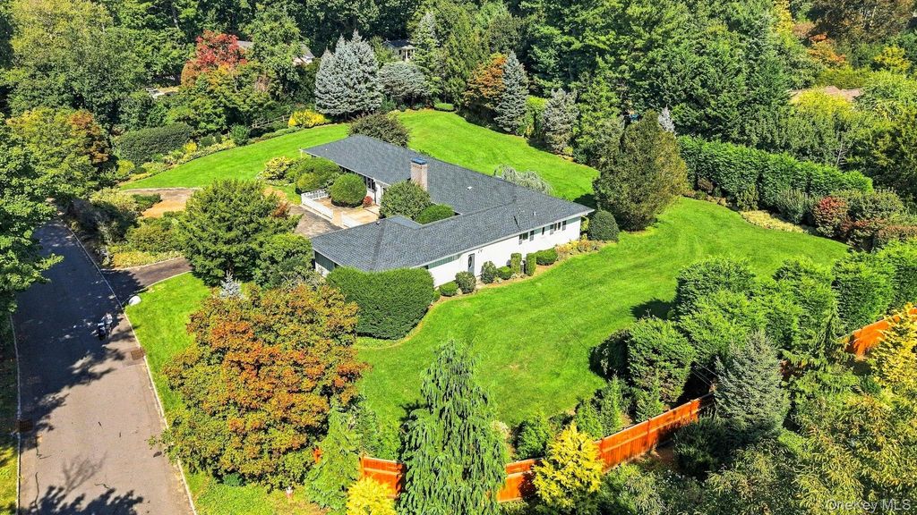 1 Cornwells Beach Road, Port Washington, NY 11050 — photo 3