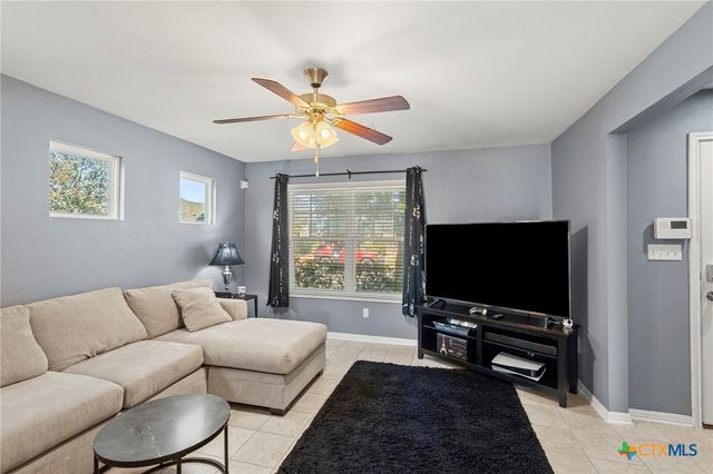 135 Wainscot Oak Way, San Marcos, TX 78666