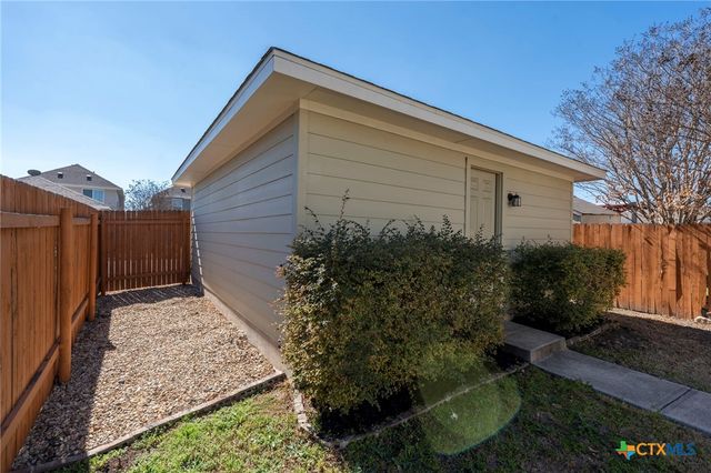 135 Wainscot Oak Way, San Marcos, TX 78666