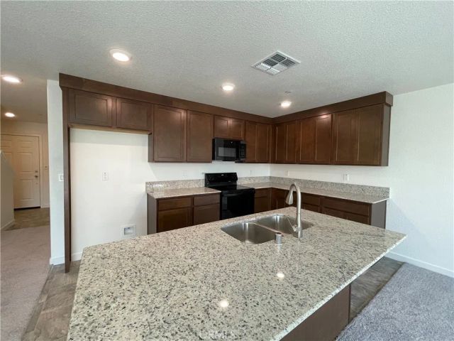 714 Stone Ridge East Avenue, Merced, CA 95341