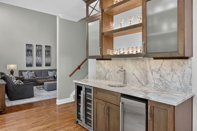 2439 Fawn Lake Circle, Naperville, IL 60564