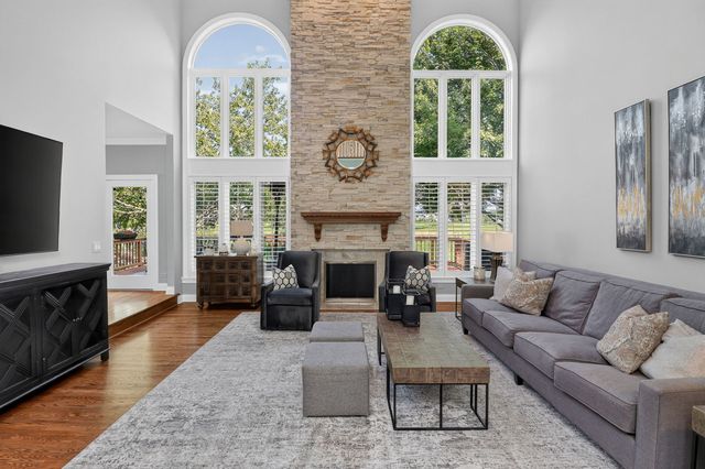 2439 Fawn Lake Circle, Naperville, IL 60564