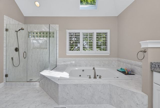 2439 Fawn Lake Circle, Naperville, IL 60564