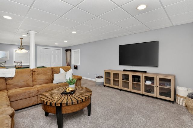 2439 Fawn Lake Circle, Naperville, IL 60564
