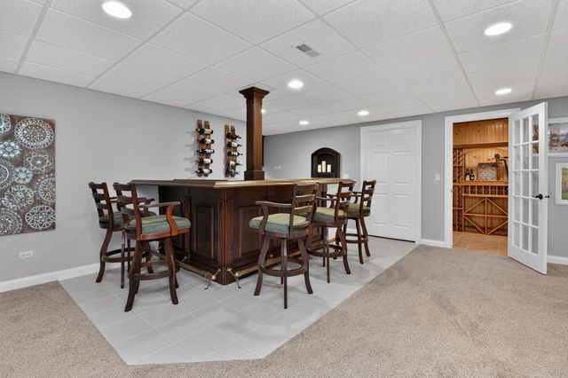 2439 Fawn Lake Circle, Naperville, IL 60564