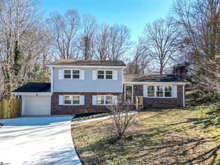 122 Woodcliff Court, Simpsonville, SC 29681