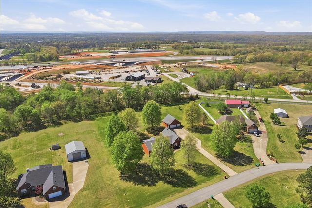 3473 Grapevine Drive, Tontitown, AR 72762