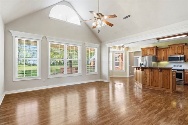 3473 Grapevine Drive, Tontitown, AR 72762