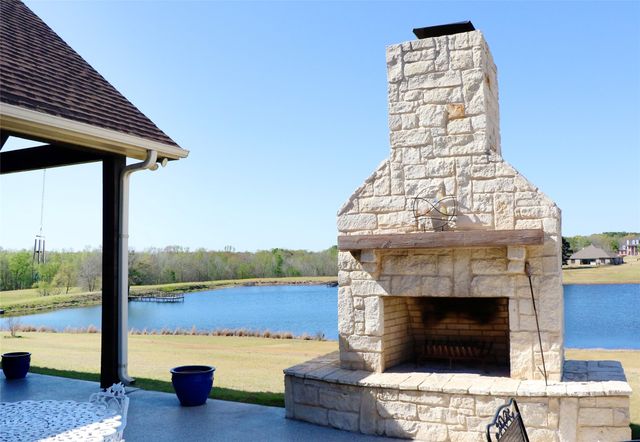 23670 Champion Dr, Lindale, TX 75771